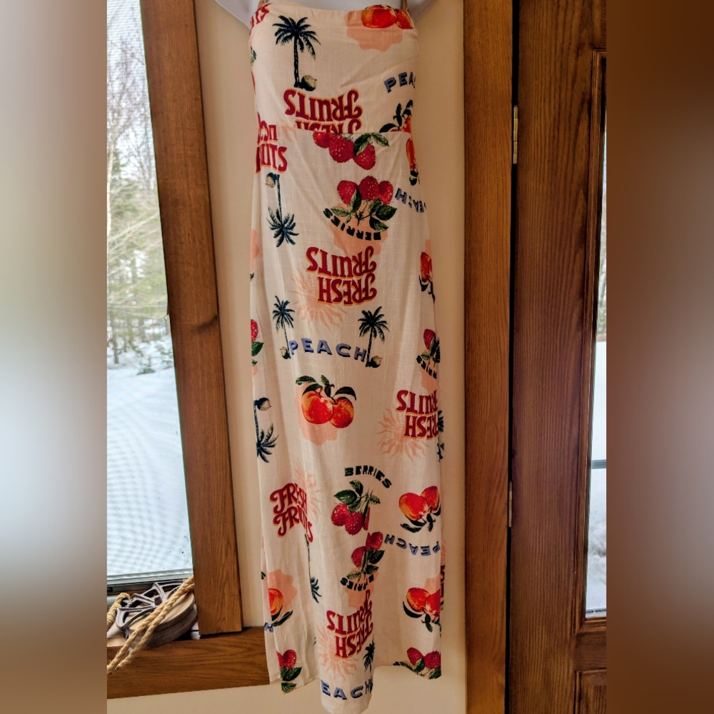 Strapless Lightweight Fruit Print Dress. Body Skimming Design. S/M NWOT